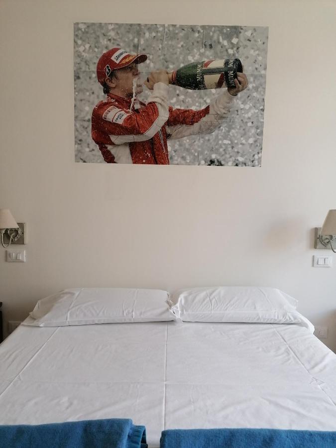 奥里奥阿塞里奥 Ferrari Formula 1酒店 外观 照片